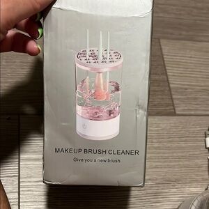 Automatic Makeup Brush Cleaner - white